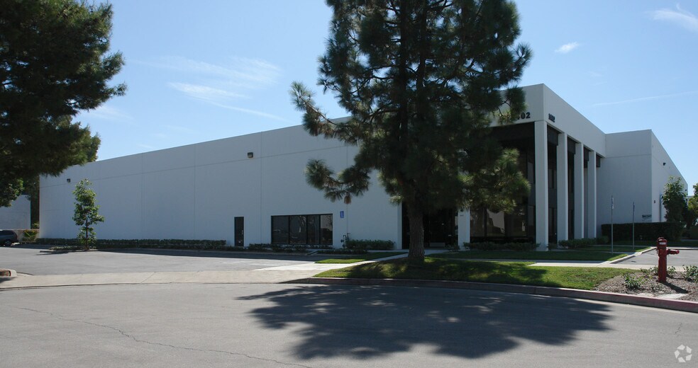 More Photos Of 1402 Morgan Cir, Tustin Distribution For Lease