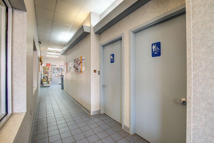 More Photos Of 1430 S Broadway St, Sulphur Springs Carwash For Sale