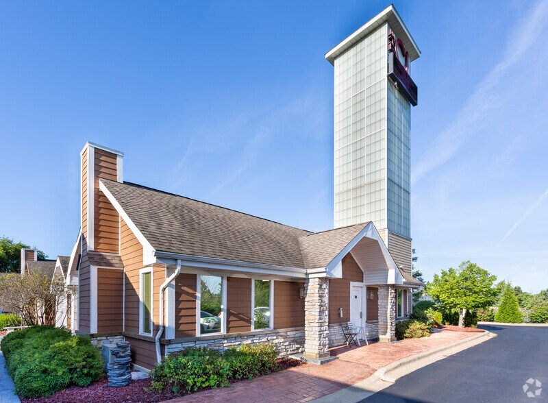 Primary Photo Of 16W621 S Frontage Rd, Willowbrook Hotel For Sale