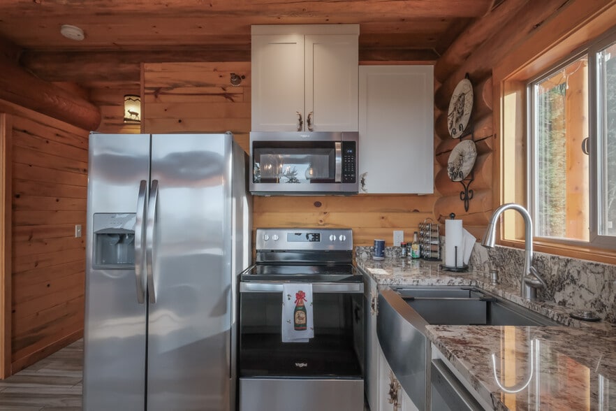 More Photos Of 6331 Lake Pointe Wy, Sweet Home Lodge Meeting Hall For Sale