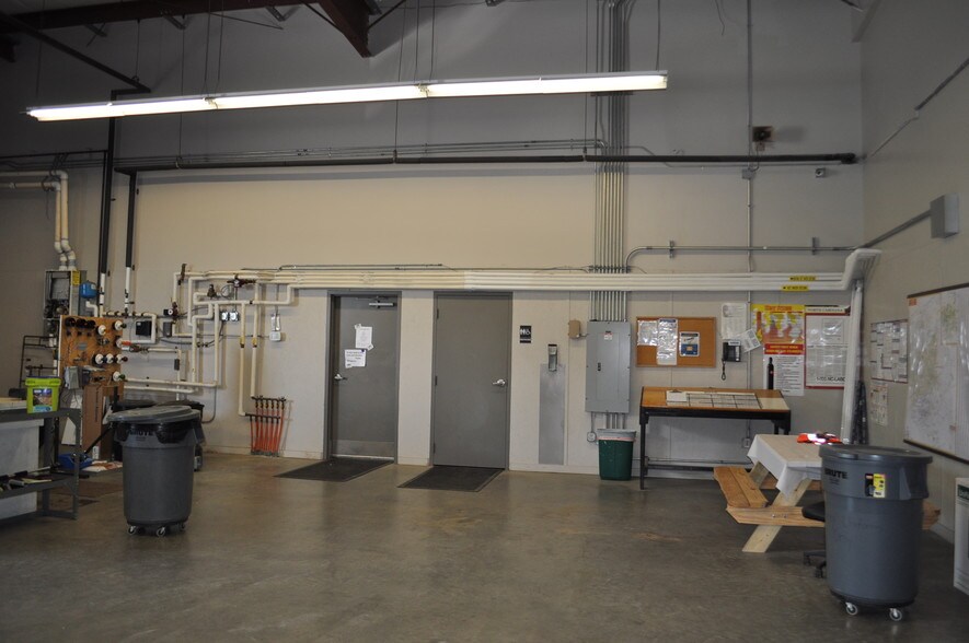 More Photos Of 552 E Russell St, Fayetteville Showroom For Sale