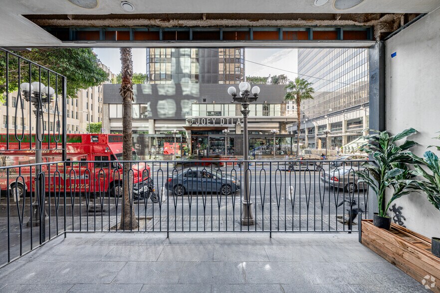 More Photos Of 701 W 7th St, Los Angeles Apartments For Lease