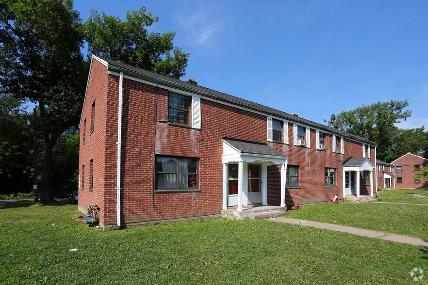 More Photos Of 35 Woodland Dr, Hartford Apartments For Sale