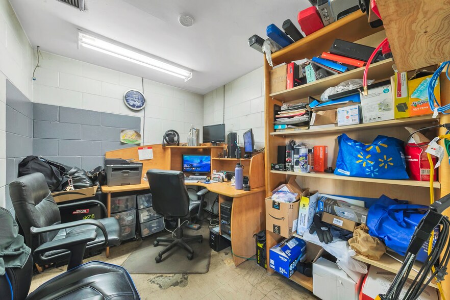 More Photos Of 6092 Kingsway, Burnaby Auto Repair For Sale