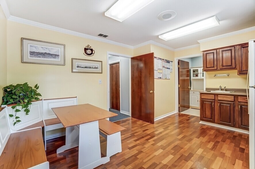 More Photos Of 146 N Breiel Blvd, Middletown Medical For Sale