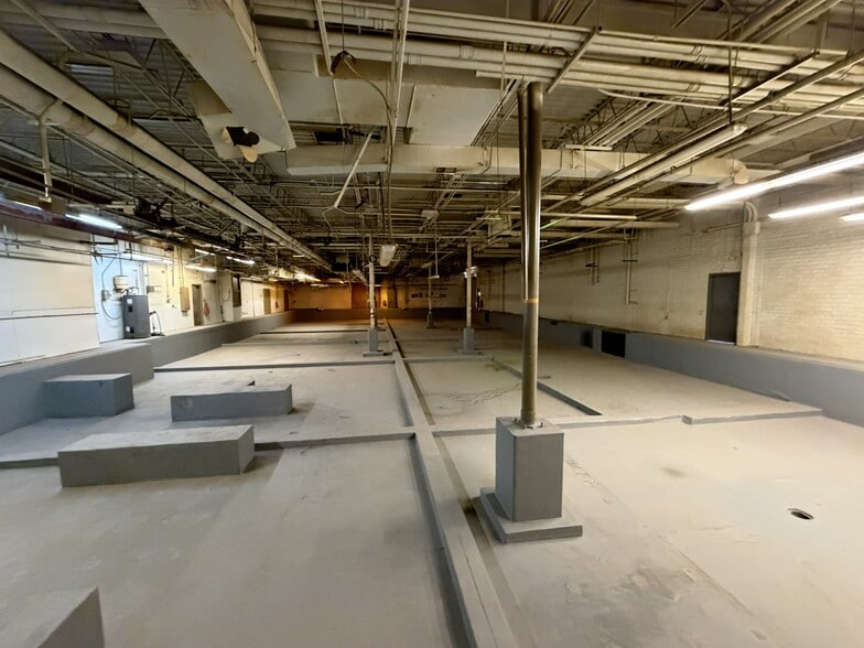 More Photos Of 6409 W Commonwealth Pl, Chandler Manufacturing For Sale
