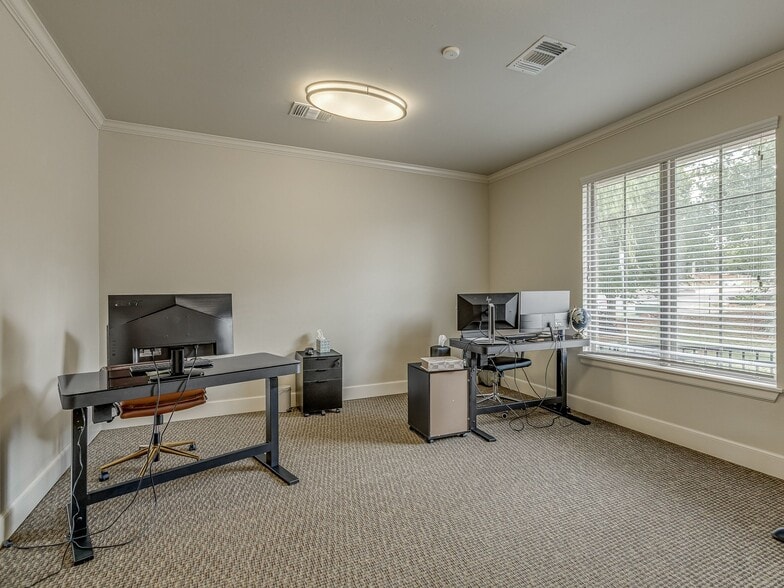 More Photos Of 2232 Bridgeview Blvd, Edmond Office Residential For Sale