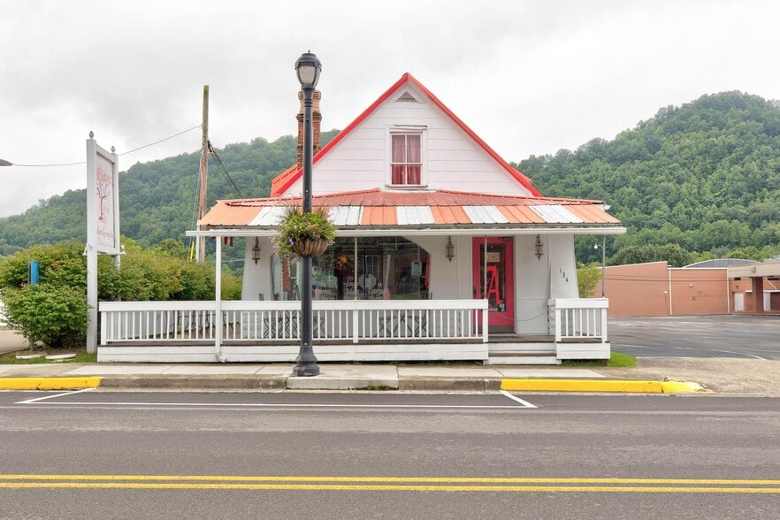 More Photos Of 134 E Main St, Morehead General Retail For Sale