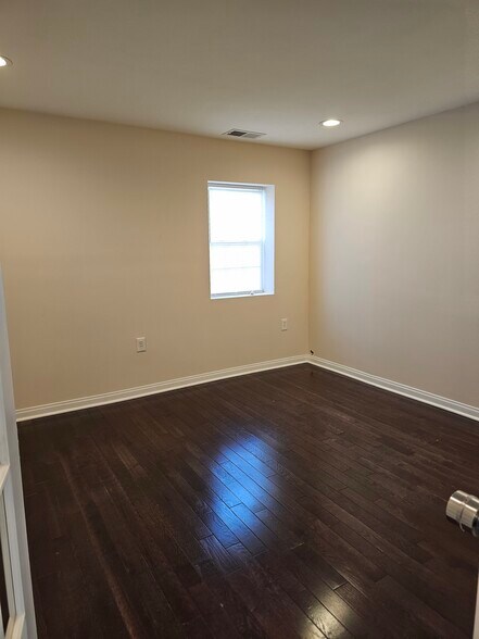 More Photos Of 27 S Royal Ave, Front Royal Medical For Lease