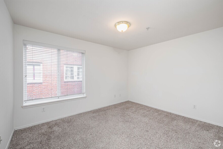 More Photos Of 4719 15th Ave NE, Seattle Apartments For Sale