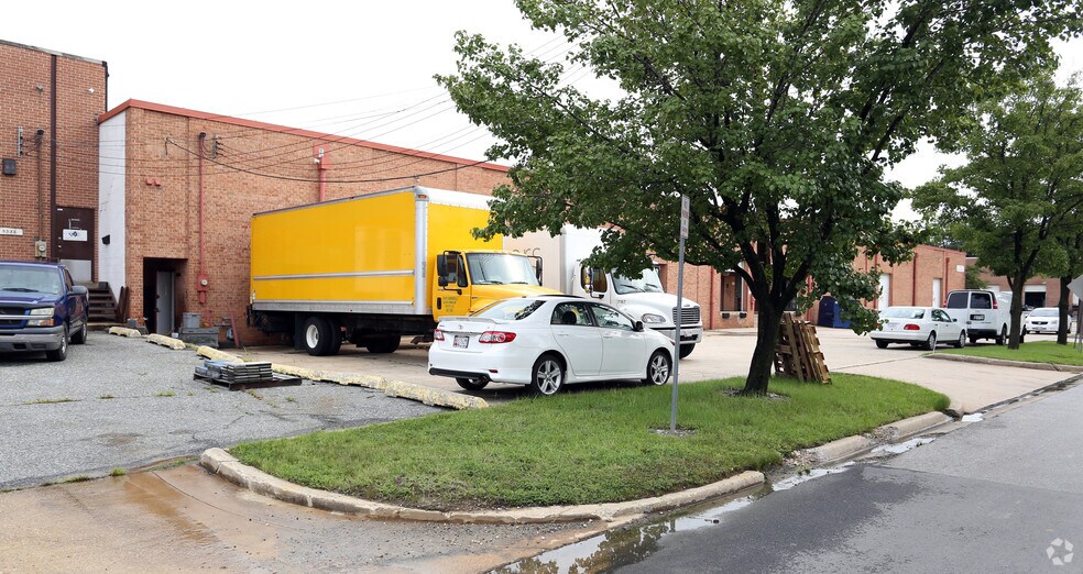 More Photos Of 5344-5352 46th Ave, Edmonston Warehouse For Lease