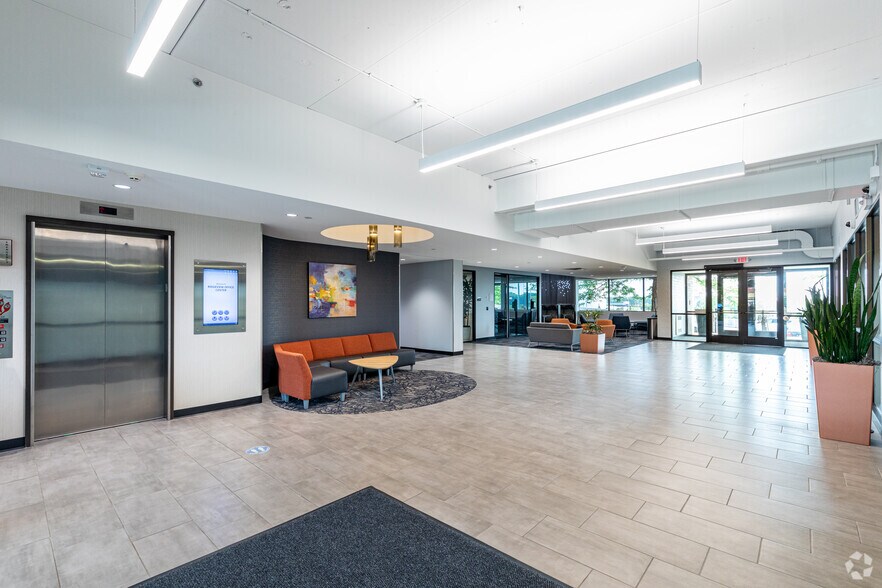 More Photos Of 13100 Wayzata Blvd, Minnetonka Office For Lease