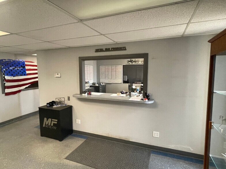 More Photos Of 715 W 81st St, Odessa Warehouse For Sale