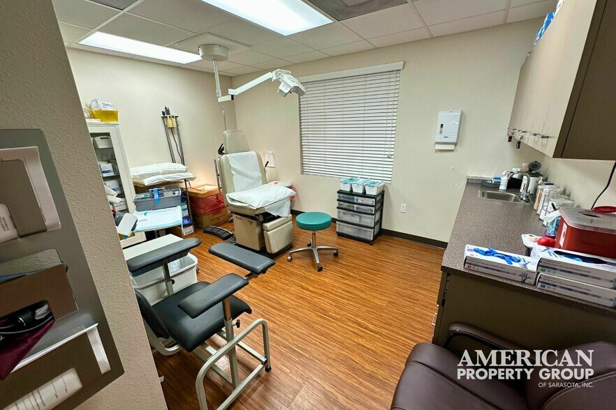 More Photos Of 7013 S Tamiami Trl, Sarasota Office For Sale