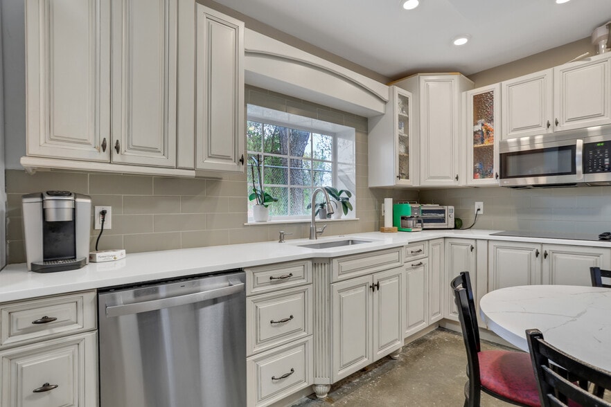 More Photos Of 1385 English St NW, Atlanta Warehouse For Sale