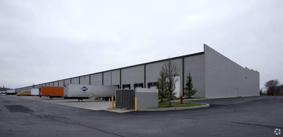 More Photos Of 1602-1620 Park 370 Ct, Hazelwood Distribution For Lease