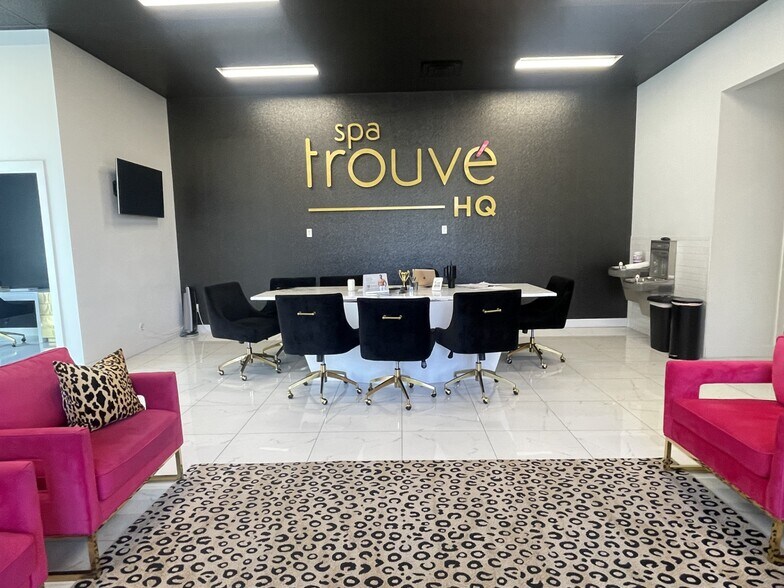 More Photos Of 10 W Scenic Pointe Dr, Draper Freestanding For Lease