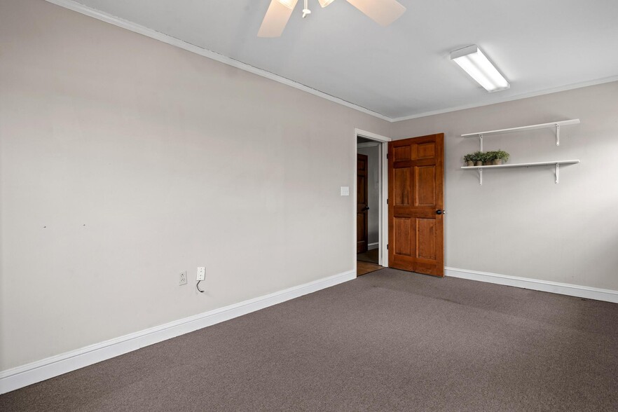 More Photos Of 2233 Miamisburg-Centerville Rd, Dayton Office For Sale