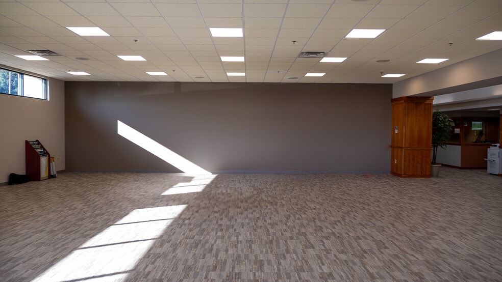 More Photos Of 5139 Highway 52 N, Rochester Freestanding For Lease