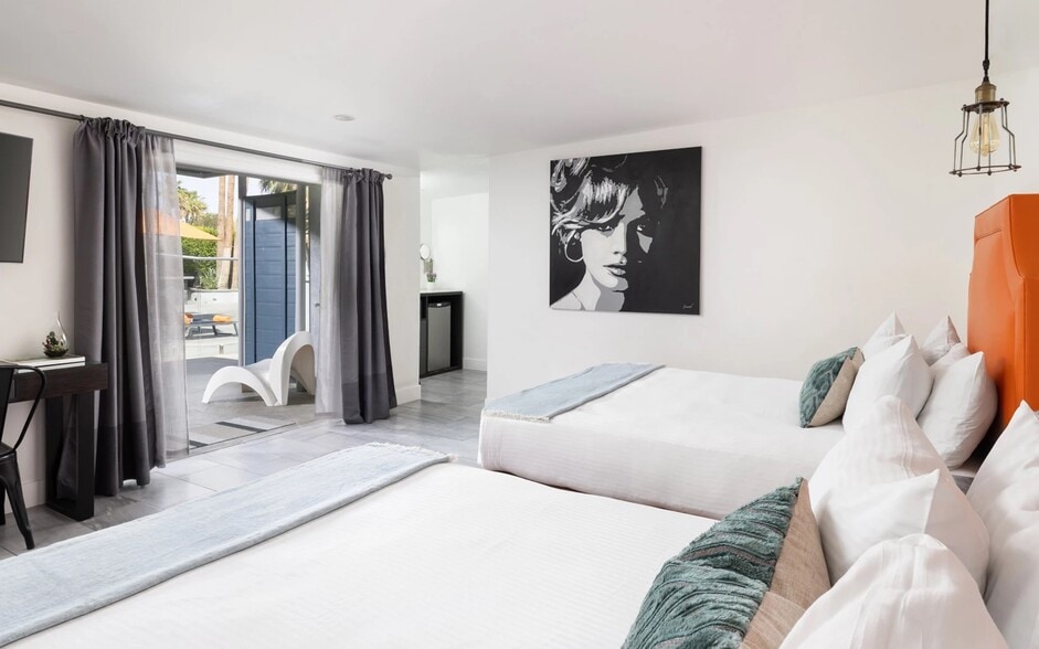 More Photos Of 2135 N Palm Canyon Dr, Palm Springs Hotel For Sale