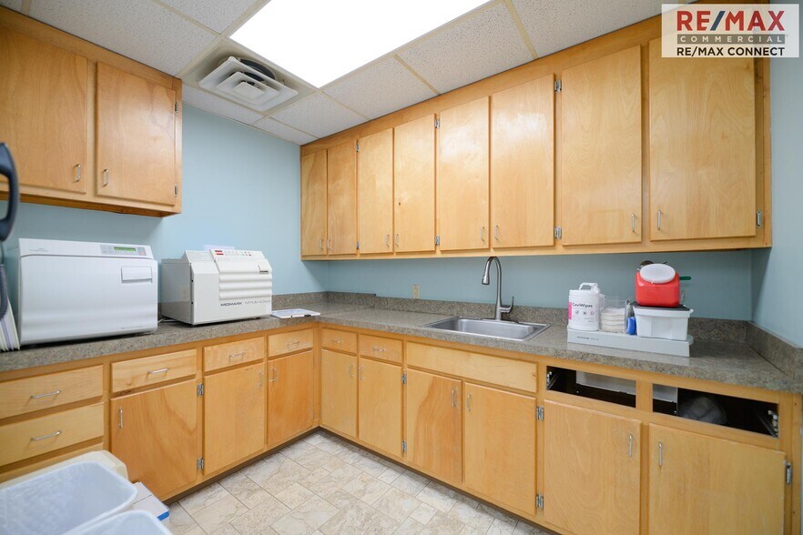More Photos Of 401 Oyster Point Rd, Newport News Medical For Sale