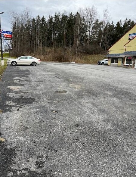 More Photos Of 3313 Seneca Tpke, Canastota Service For Lease