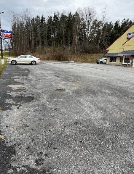 More Photos Of 3313 Seneca Tpke, Canastota Service For Sale