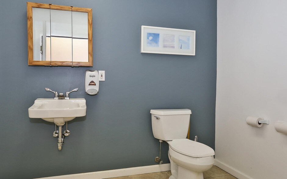 More Photos Of 1812-1814 Merrick Rd, Merrick Office For Sale