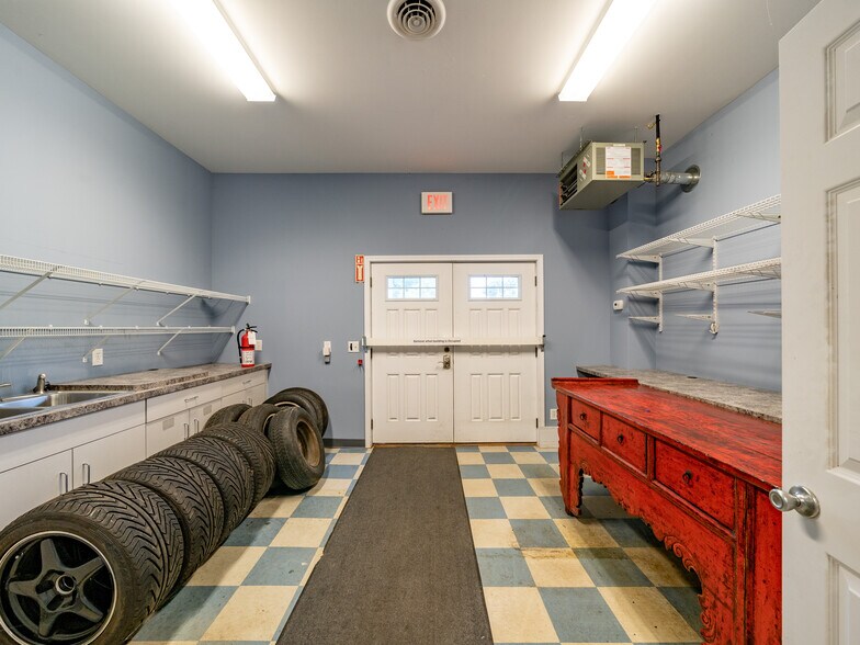 More Photos Of 35 Main St, Scottsville Office For Sale