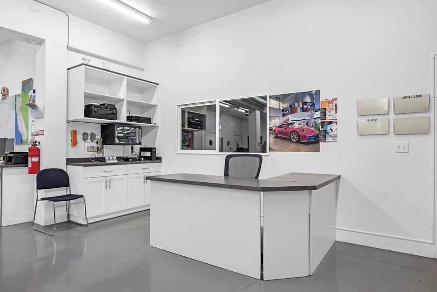 More Photos Of 2409 J St, Sacramento Storefront For Sale