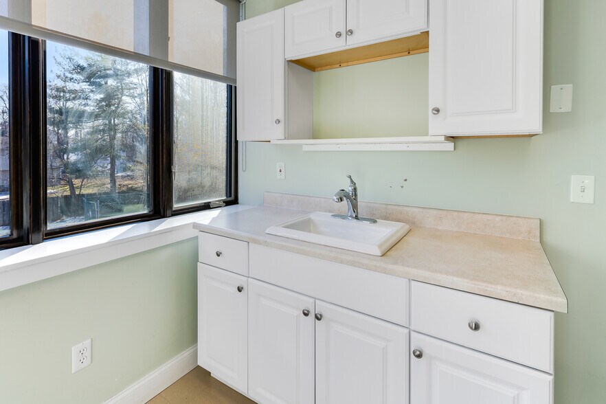 More Photos Of 200 E Eckerson Rd, New City Medical For Lease