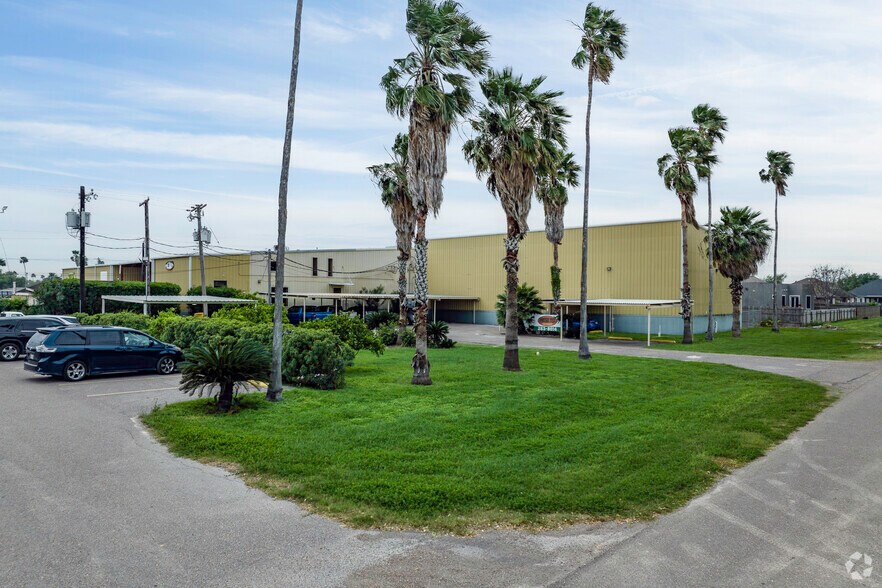 More Photos Of 1300 W US Highway 83, Alamo Warehouse For Lease