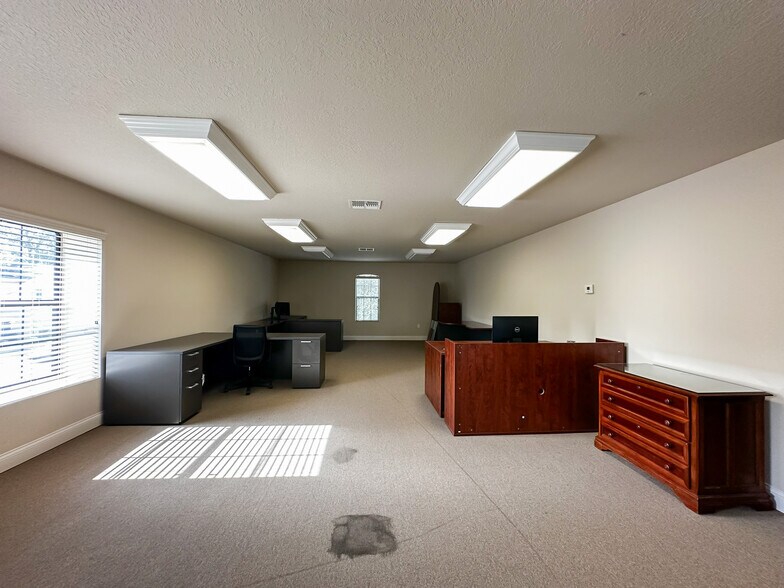 More Photos Of 170 Fitzgerald Rd, Lakeland Office For Lease