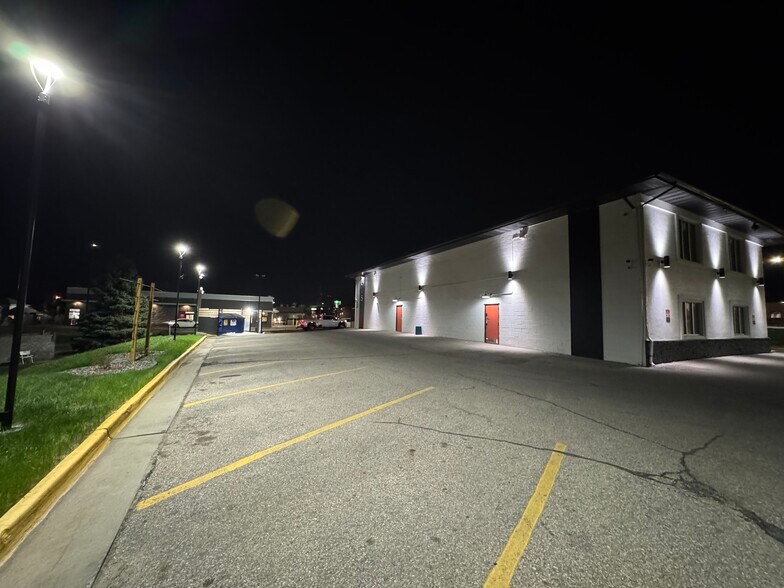 More Photos Of 615 E 14th St, Des Moines Office For Sale