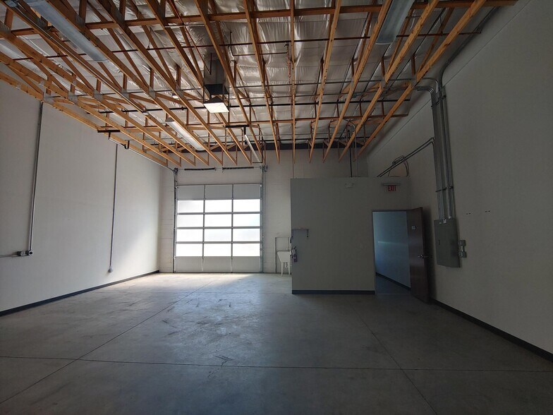 More Photos Of 426 N Dysart Rd, Goodyear Warehouse For Lease