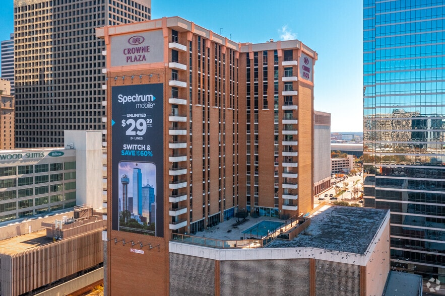 Primary Photo Of 1015 Elm St, Dallas Hotel For Sale