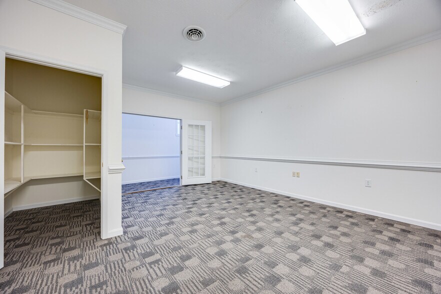 More Photos Of 30 E Main St, Luray Office For Sale