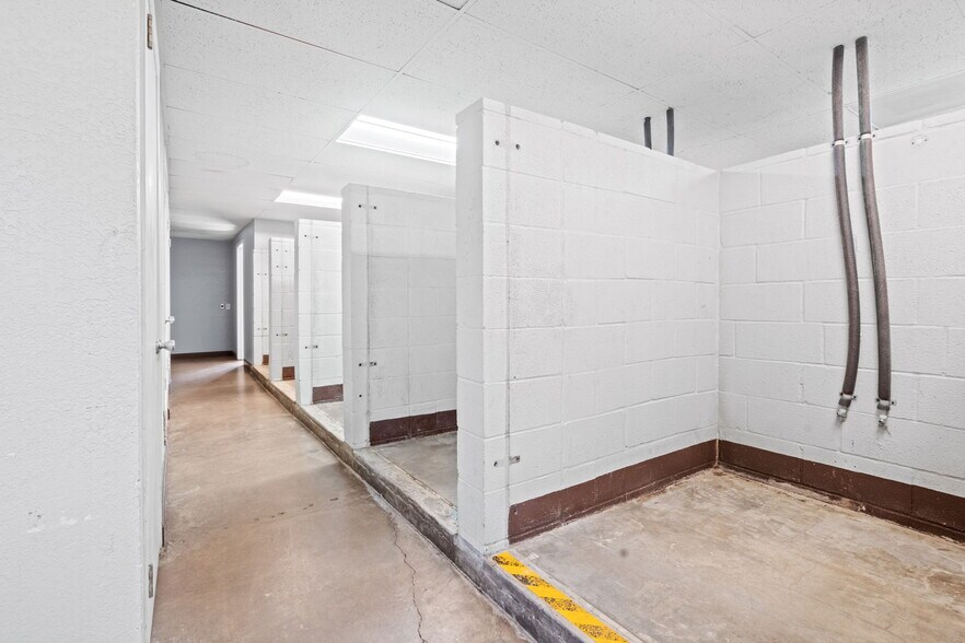 More Photos Of 5620 Rowlett Rd, Rowlett General Retail For Sale