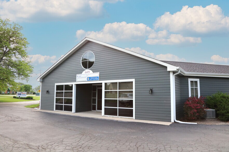 More Photos Of 1605 W Wilson St, Batavia Medical For Lease