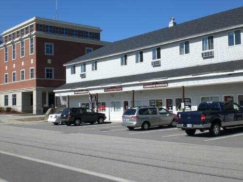 More Photos Of 16 Manning St, Derry Unknown For Lease