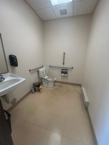 More Photos Of 2630 Rochester Rd, Cranberry Township Freestanding For Lease