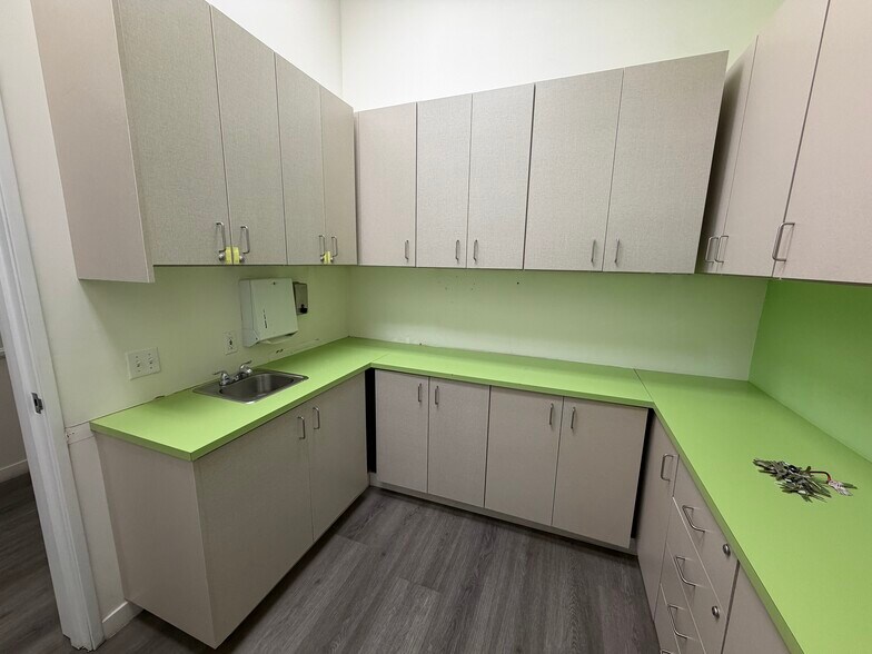 More Photos Of 301-307 N Main St, Santa Ana Storefront For Sale