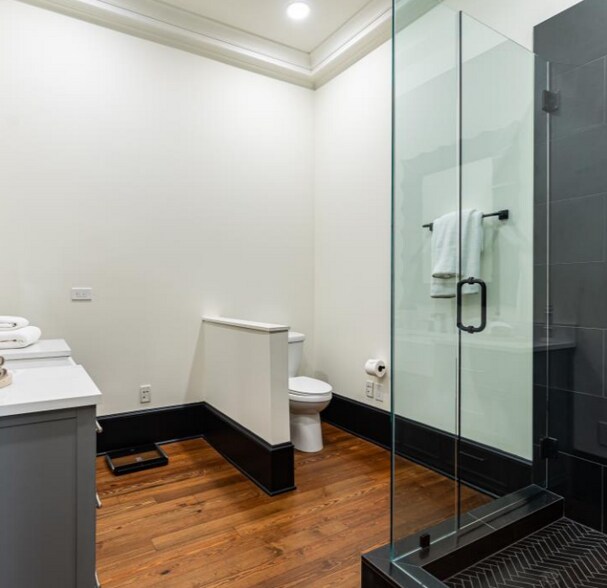More Photos Of 425 Peachtree Hills Ave NE, Atlanta Freestanding For Sale