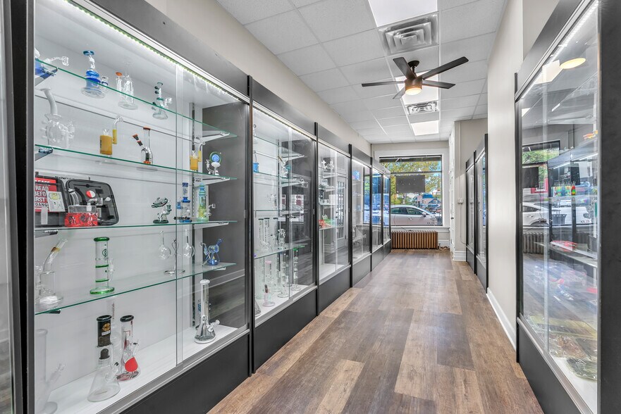 More Photos Of 105 1/2 S Court St, Crown Point General Retail For Sale