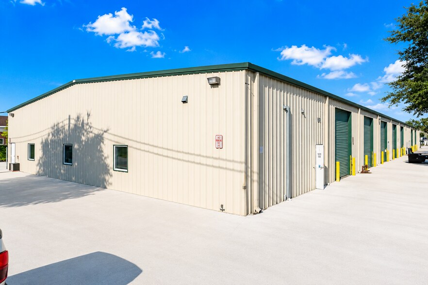 More Photos Of 1500 L and R Industrial Blvd, Tarpon Springs Warehouse For Lease