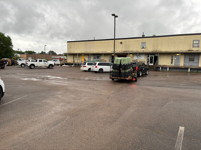 More Photos Of 2948 Rice St, Little Canada Warehouse For Lease