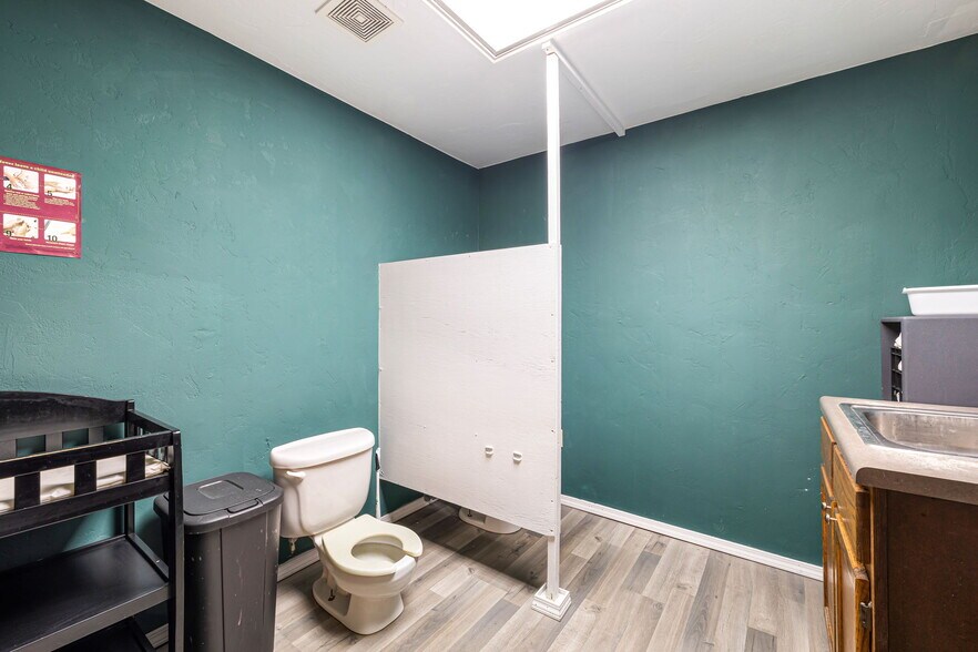 More Photos Of 1419 W London St, El Reno Religious Facility For Sale