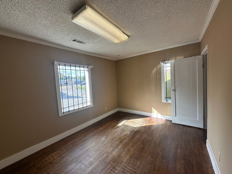 More Photos Of 3818 Summer Ave, Memphis Freestanding For Sale