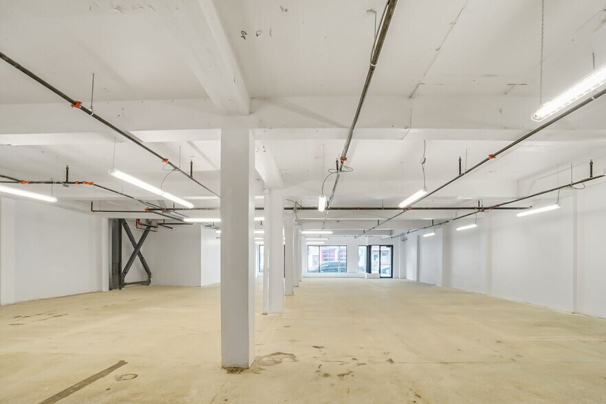 More Photos Of 7472-7480 Rue Saint-Hubert, Montréal Storefront Retail Office For Sale
