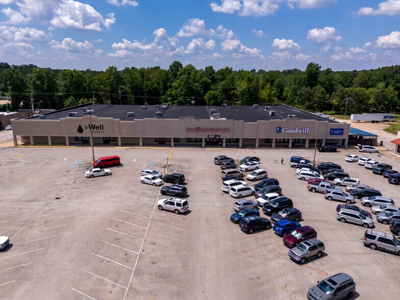 More Photos Of 677 W Church St, Lexington Unknown For Lease